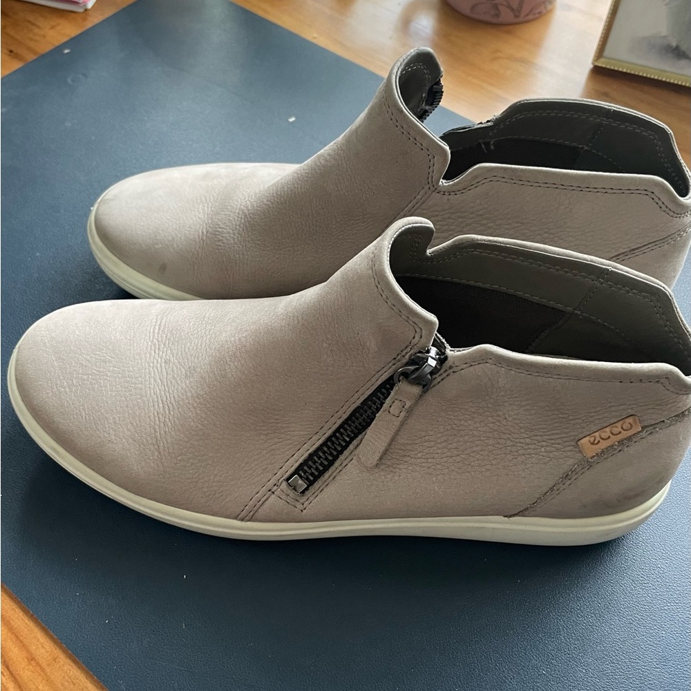 ECCO Soft 7 light gray/beige leather shoes - Size 9/EU 40